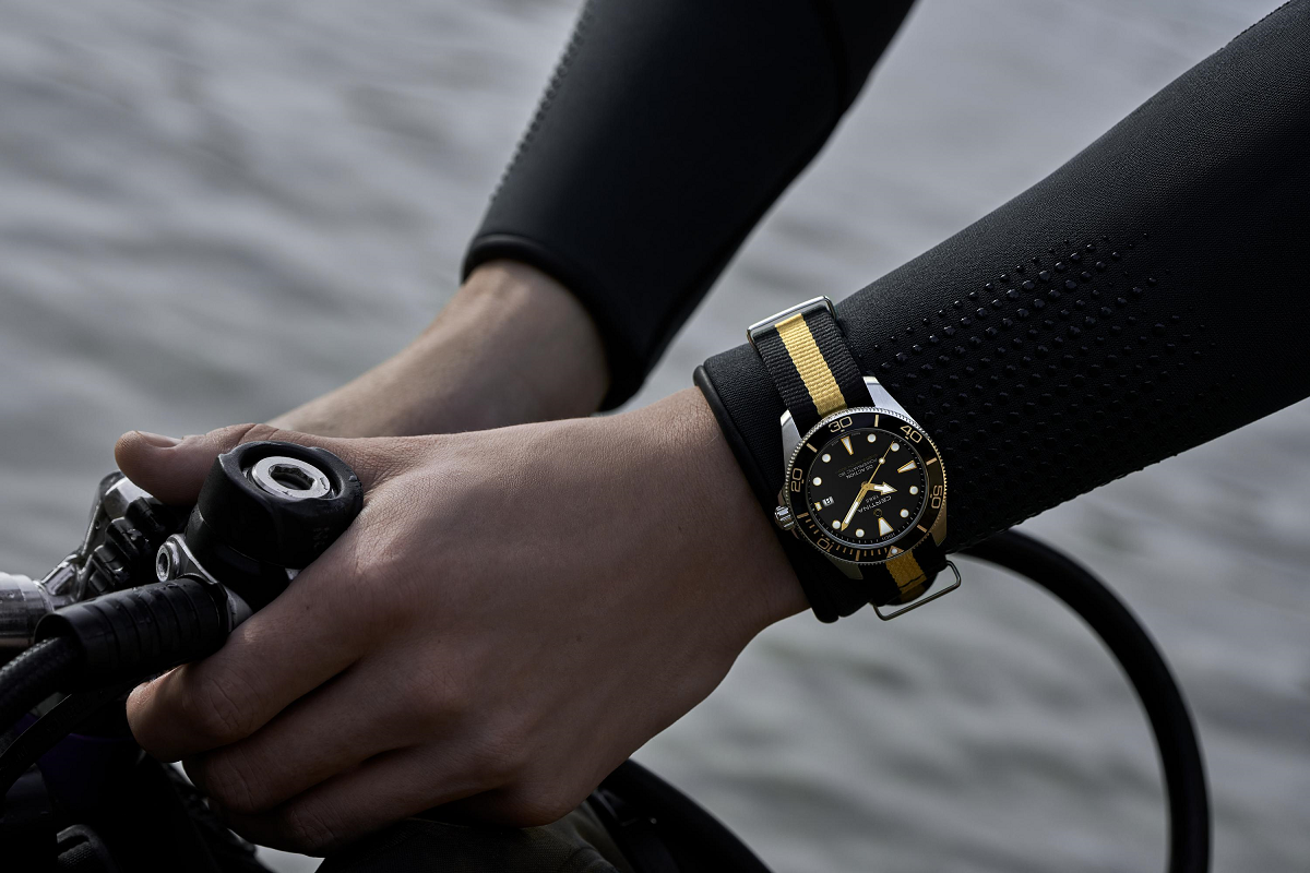 Sportowy charakter, ponadczasowy szyk. W tle historia prosto ze Szwajcarii